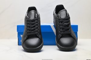 Louis Vuitton Sneakers M20326