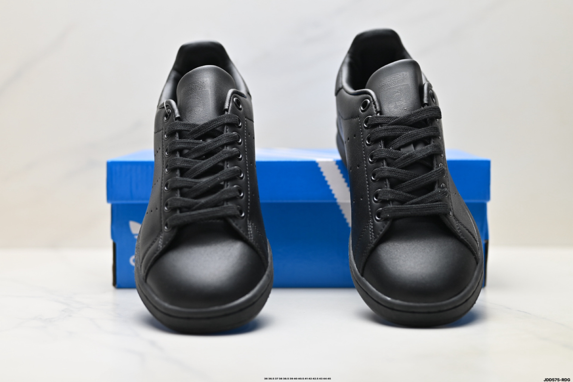 Louis Vuitton Sneakers M20326