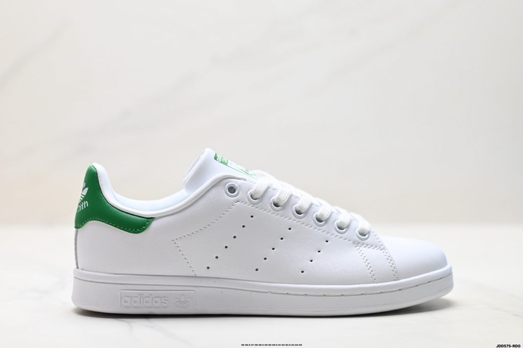 Louis Vuitton Sneakers M20326