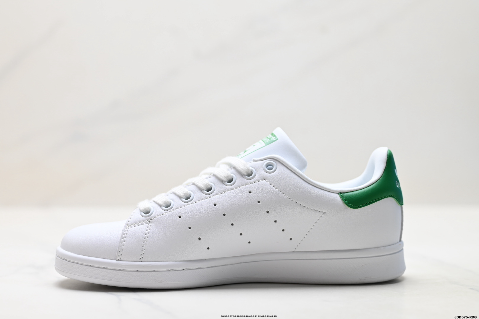 Louis Vuitton Sneakers M20326