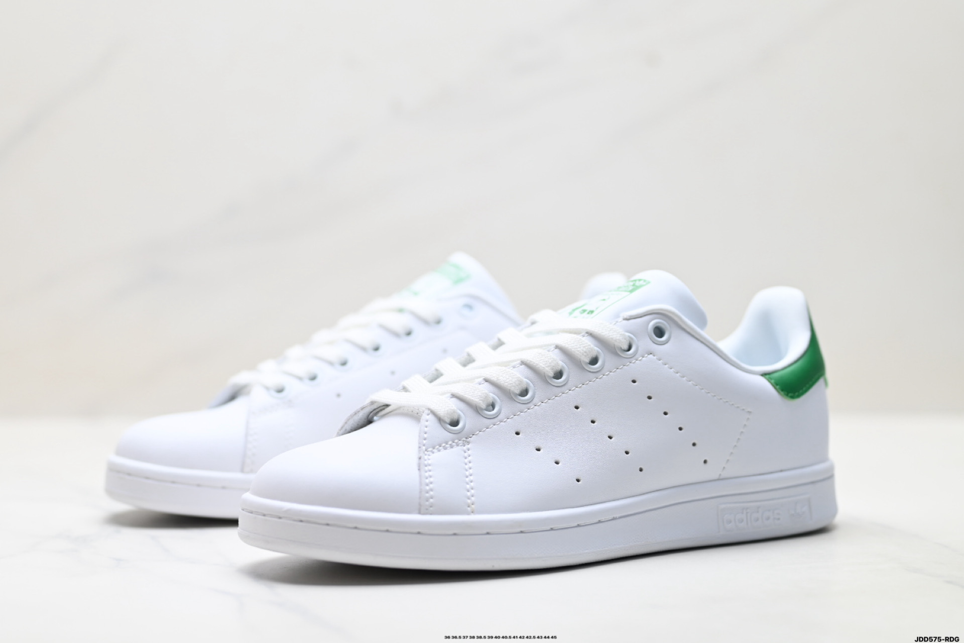 Louis Vuitton Sneakers M20326