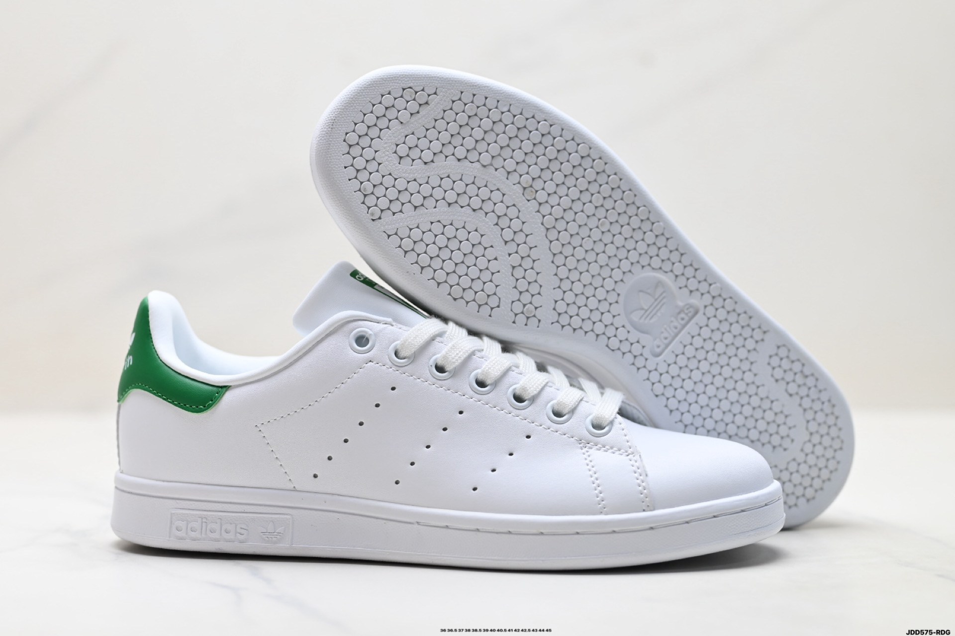 Louis Vuitton Sneakers M20326