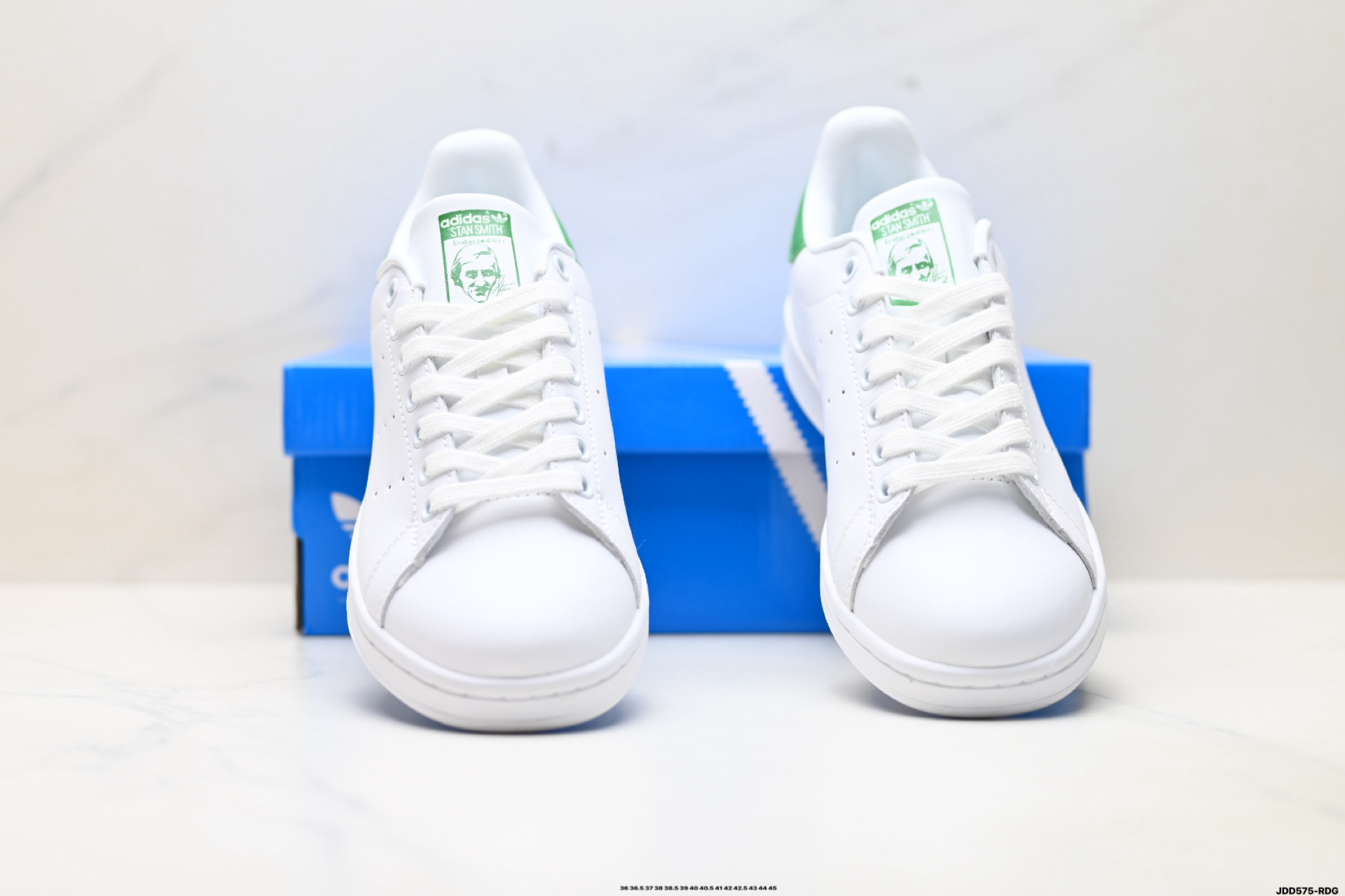 Louis Vuitton Sneakers M20326