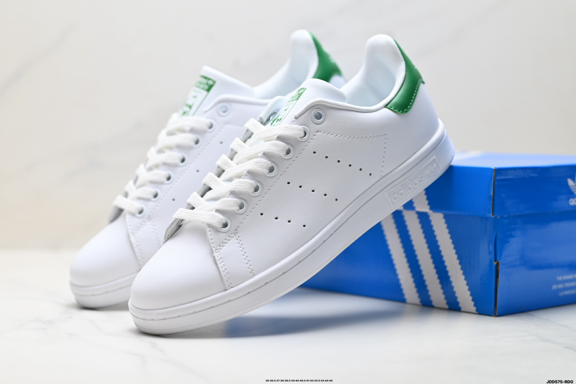 Louis Vuitton Sneakers M20326