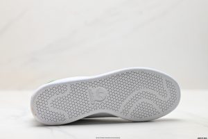 Louis Vuitton Sneakers M20326