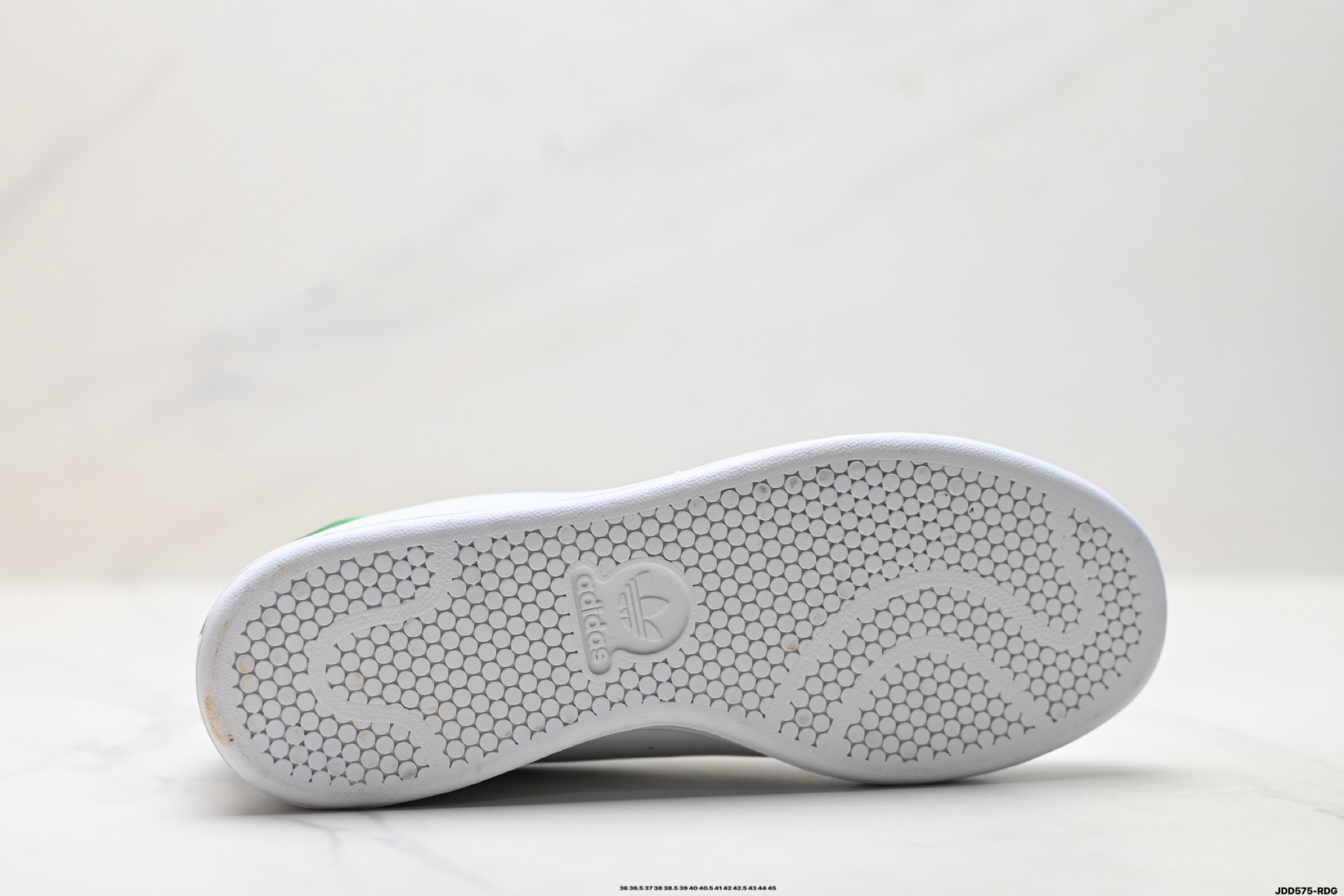 Louis Vuitton Sneakers M20326