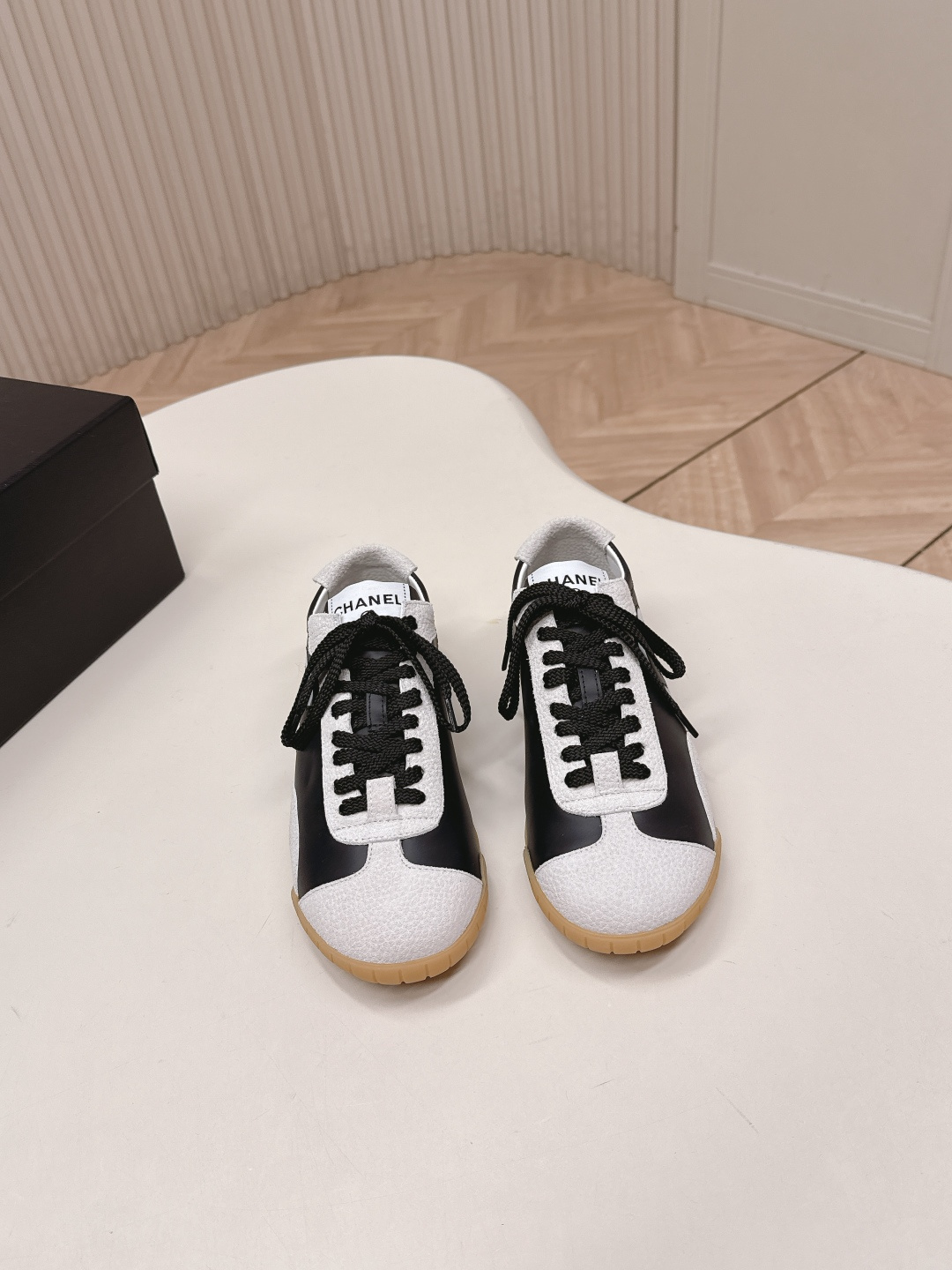 Sneakers in Black