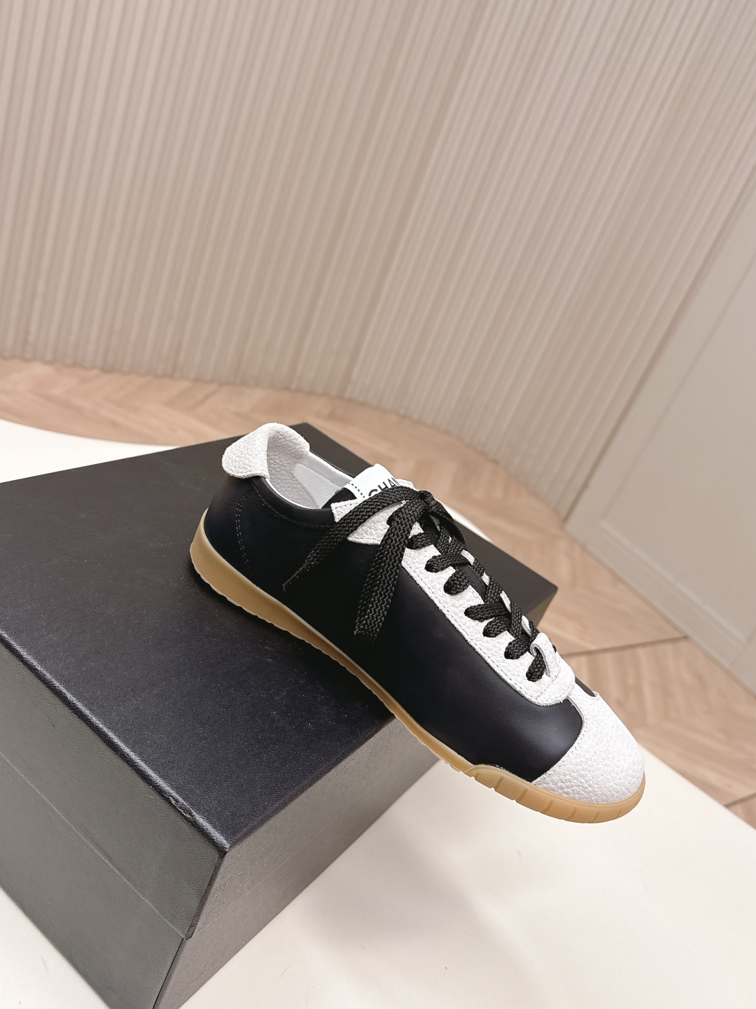 Sneakers in Black