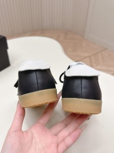 Sneakers in Black