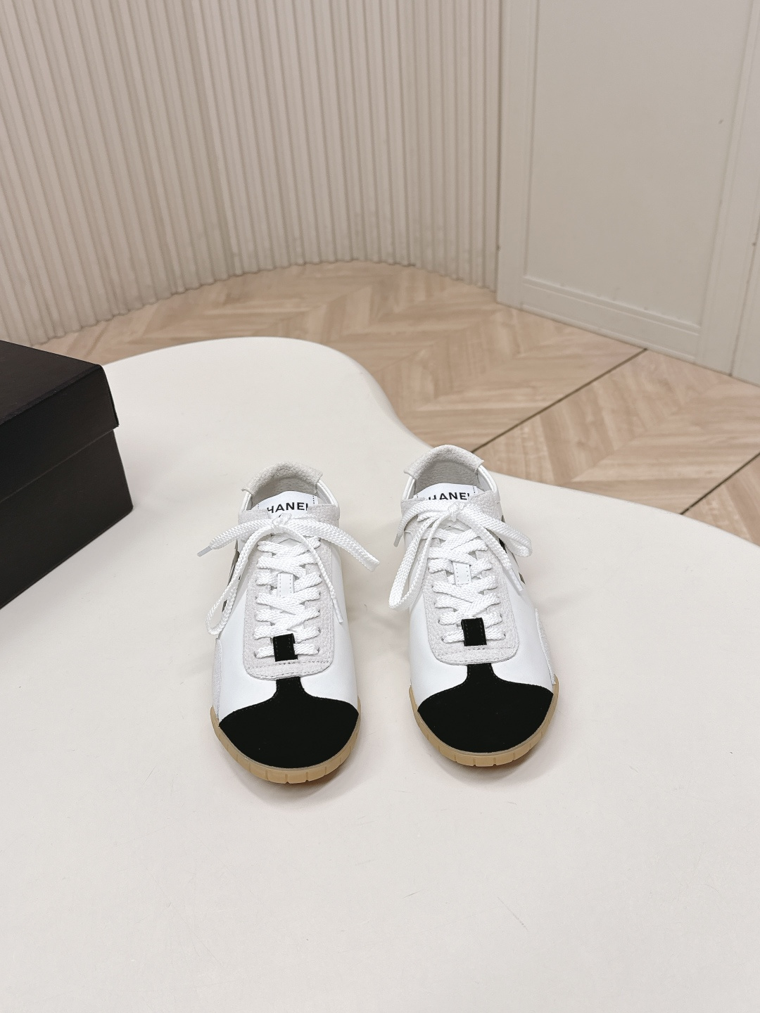 Sneakers in Black