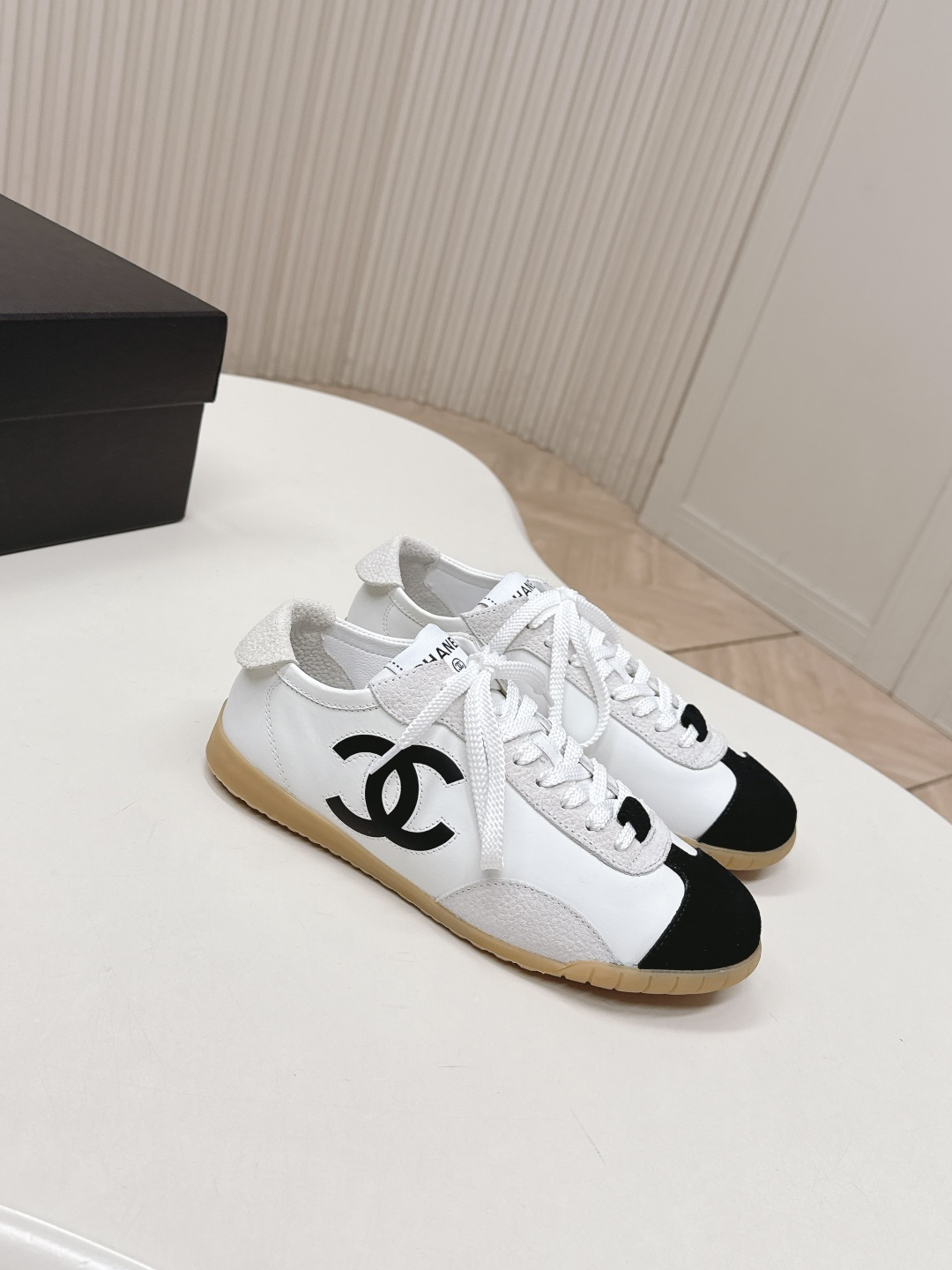 Sneakers in Black