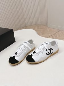 Sneakers in Black
