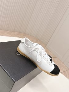 Sneakers in Black