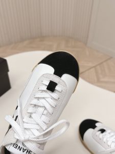 Sneakers in Black