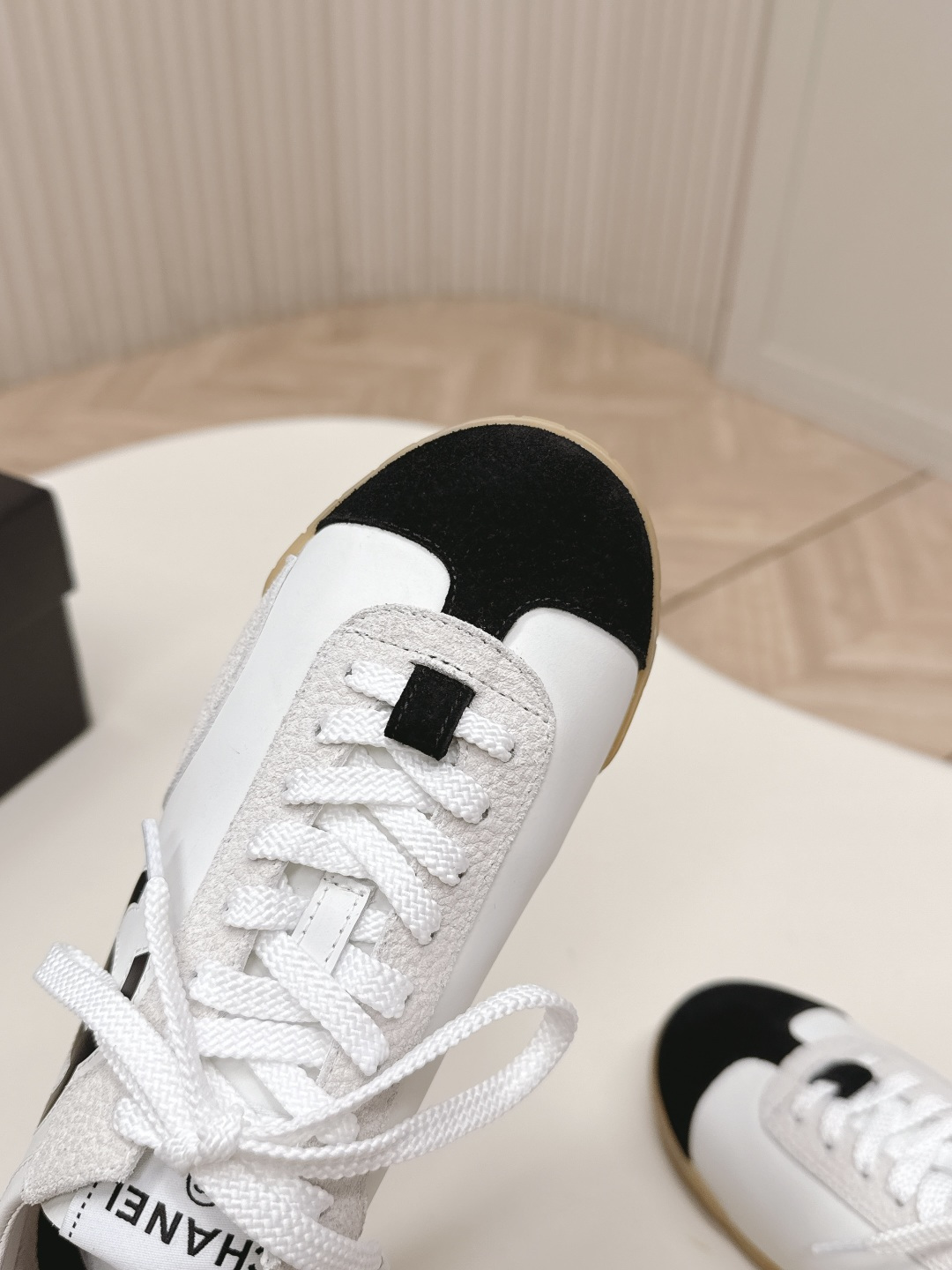 Sneakers in Black