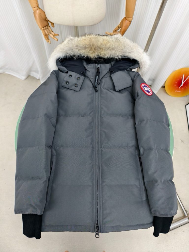 Canada Goose Down Jacket in Black