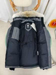 Canada Goose Down Jacket in Black