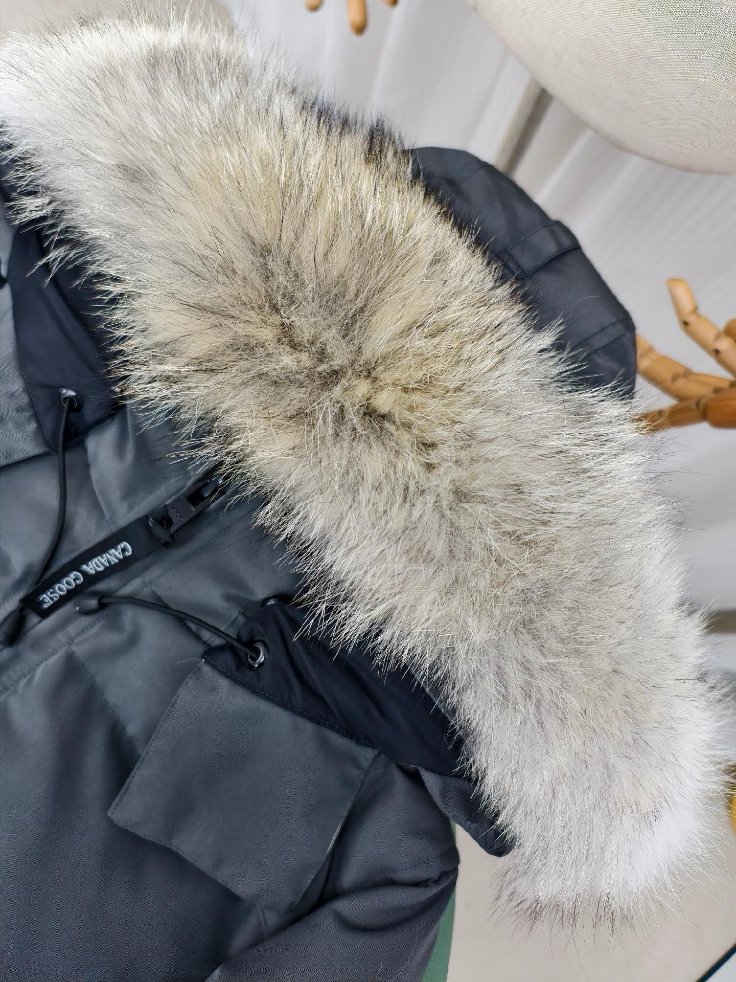 Canada Goose Down Jacket in Black