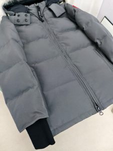 Canada Goose Down Jacket in Black