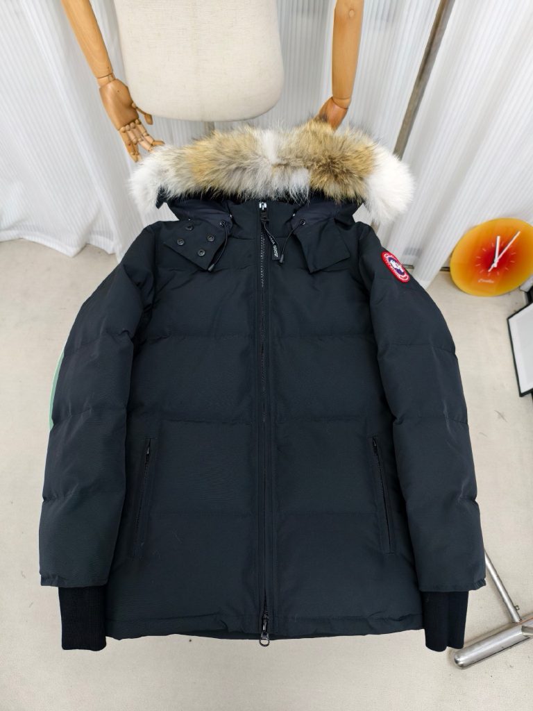 Canada Goose Down Jacket in Black