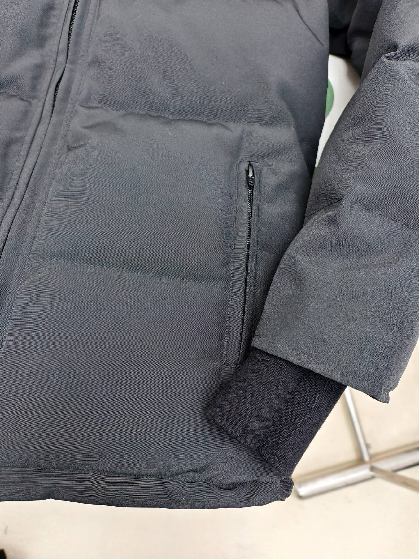 Canada Goose Down Jacket in Black