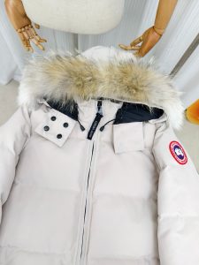 Canada Goose Down Jacket in Black