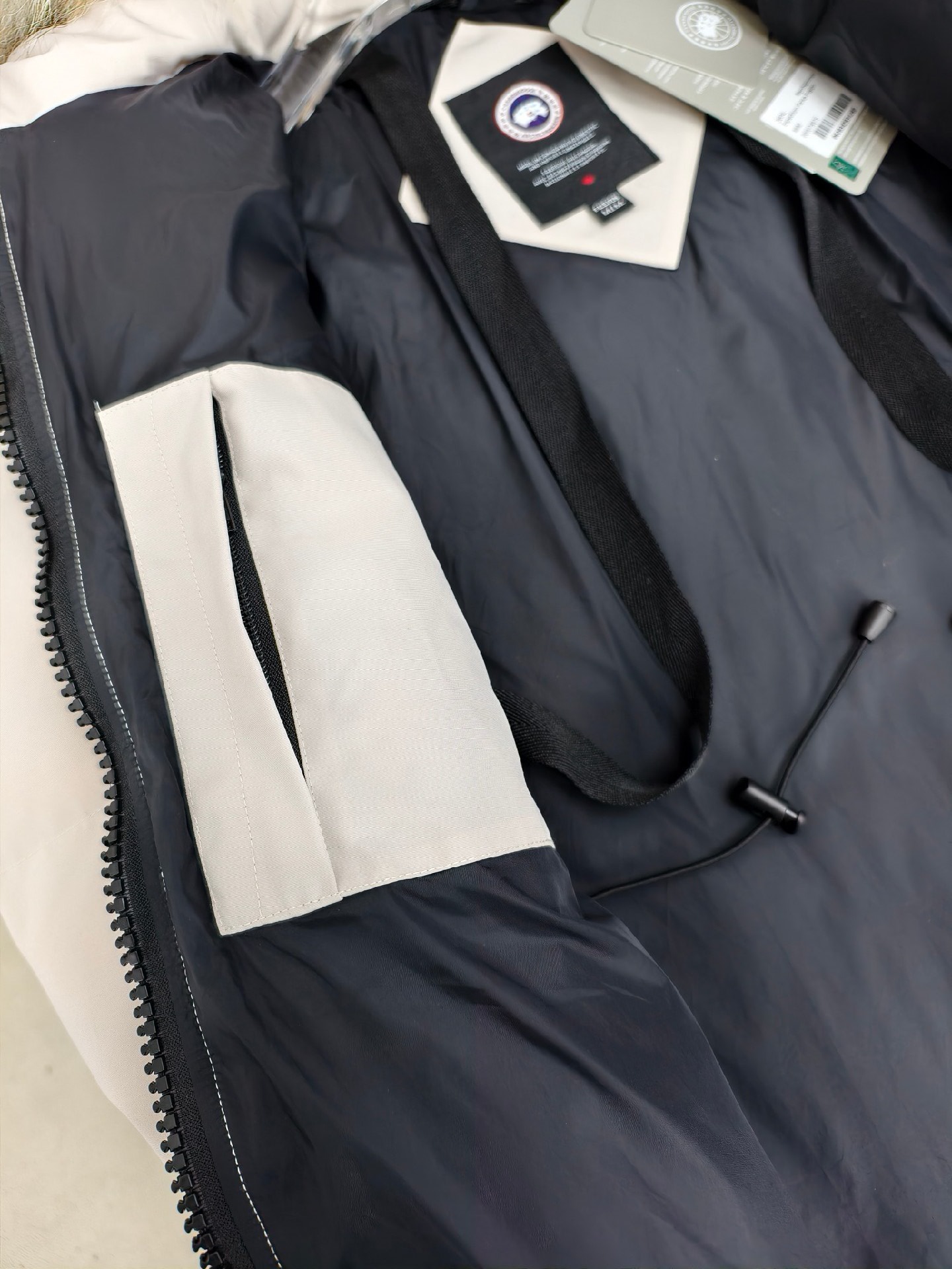 Canada Goose Down Jacket in Black
