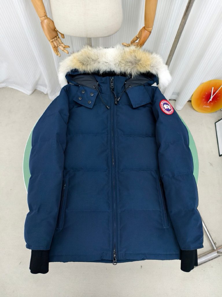 Canada Goose Down Jacket in Black