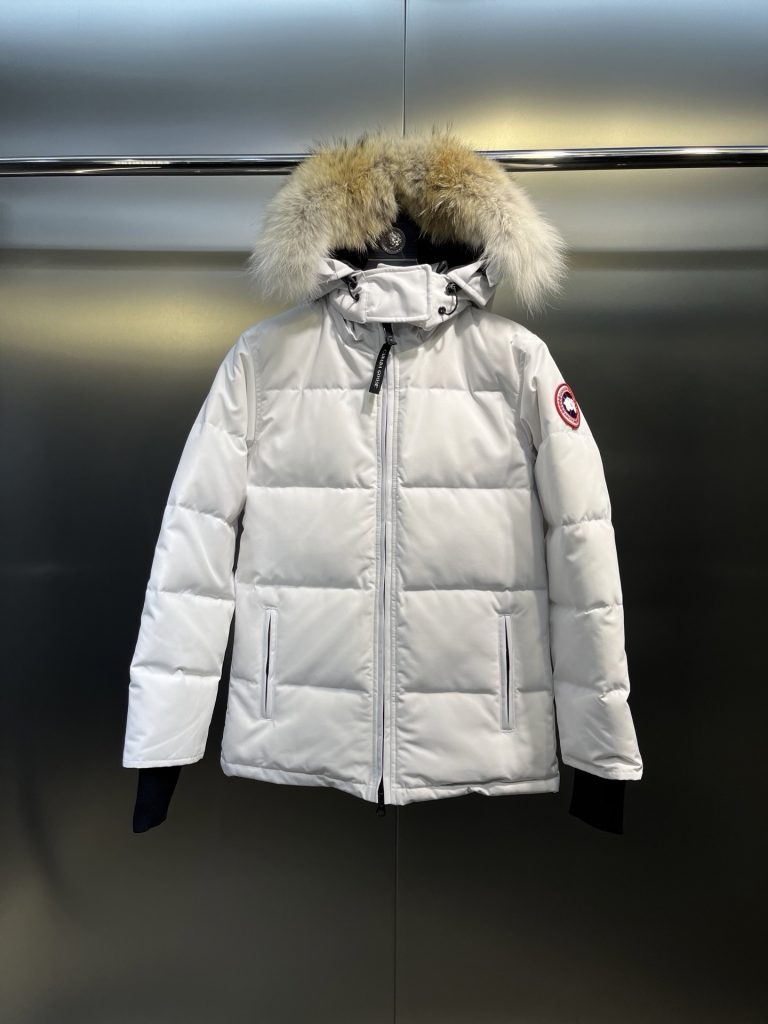 Canada Goose Down Jacket in Black