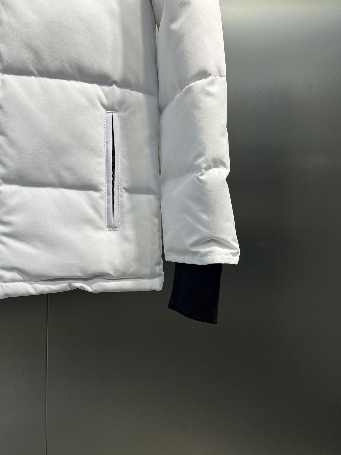 Canada Goose Down Jacket in Black