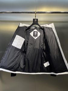 Canada Goose Down Jacket in Black