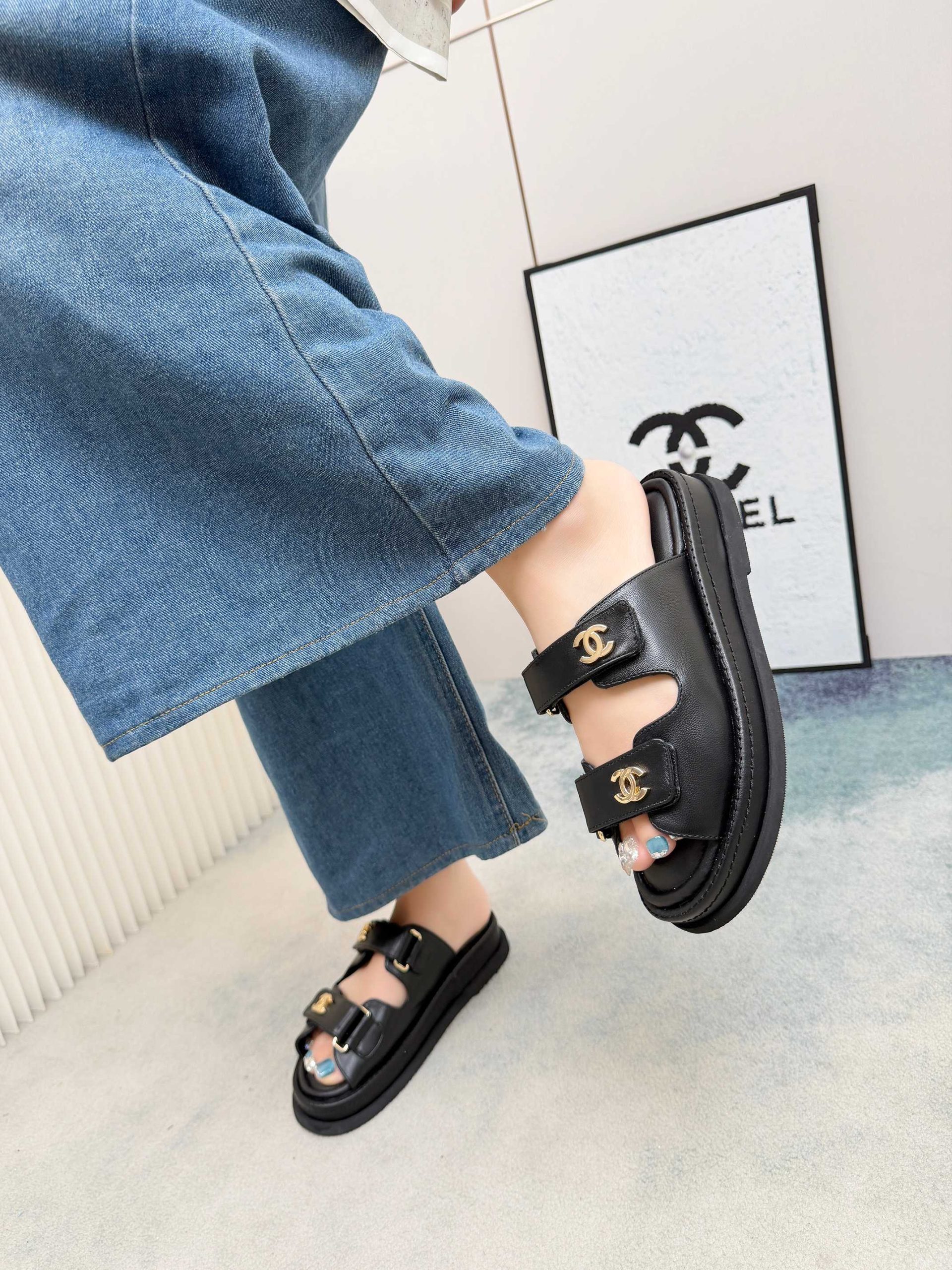 Sandals in Black