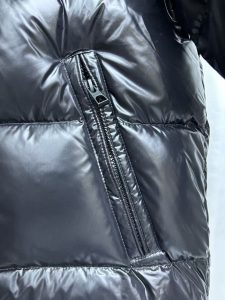 Moncler Down Jacket 12345 in Black
