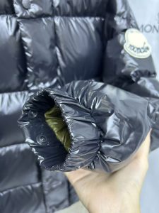 Moncler Down Jacket 12345 in Black