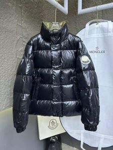 Moncler Down Jacket 12345 in Black