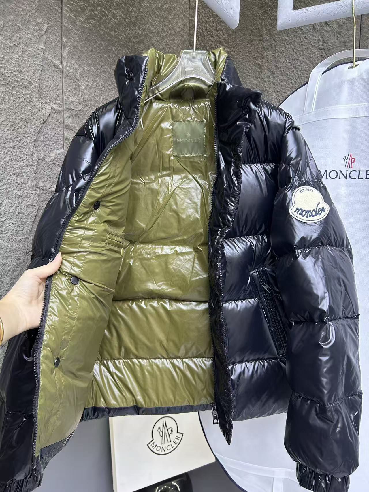Moncler Down Jacket 12345 in Black