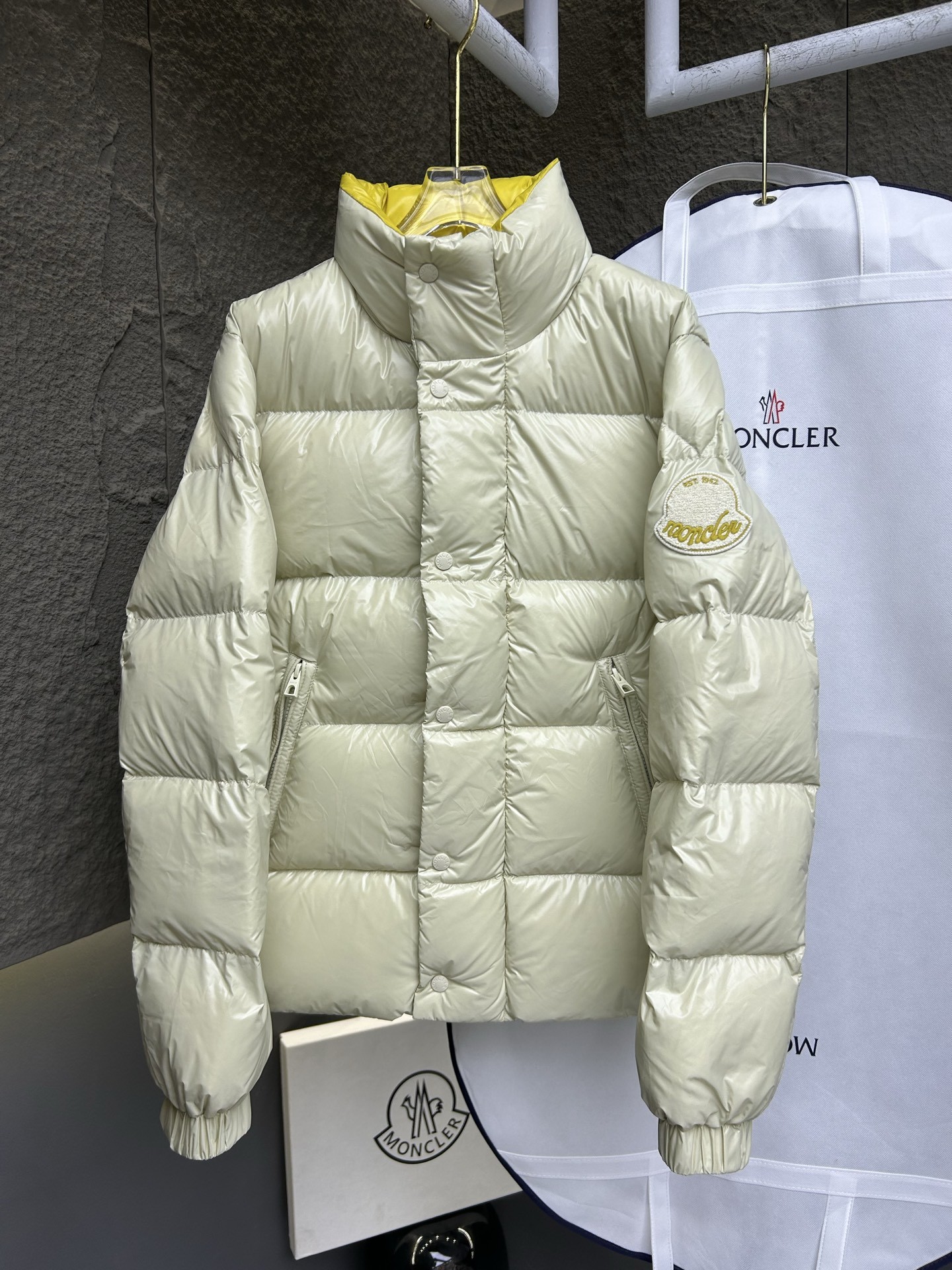 Moncler Down Jacket 12345 in Black