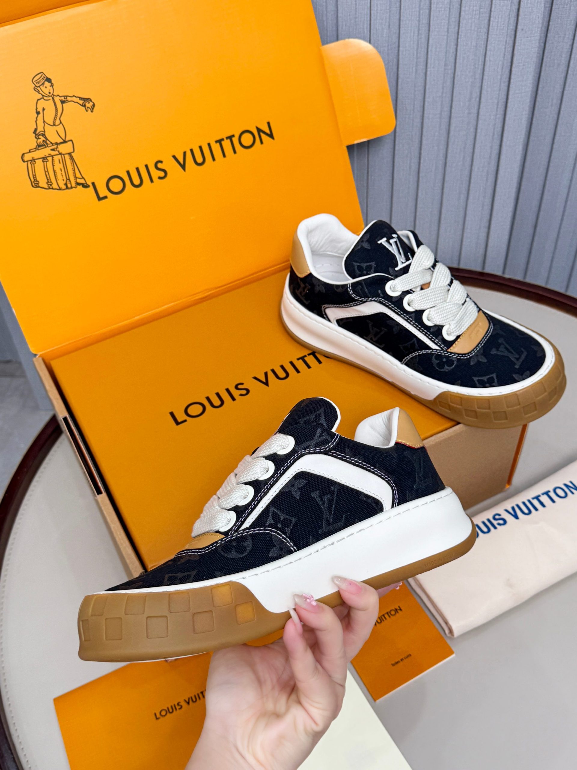 Louis Vuitton Sneakers