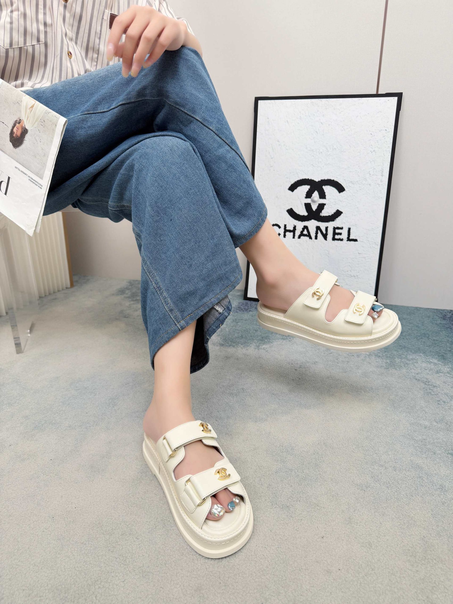 Sandals in Black