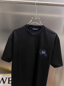 T-Shirt in Black