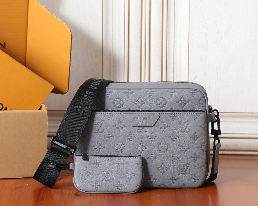 Louis Vuitton Messenger Bag M27185