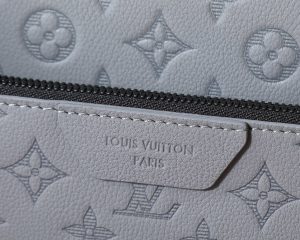 Louis Vuitton Messenger Bag M27185