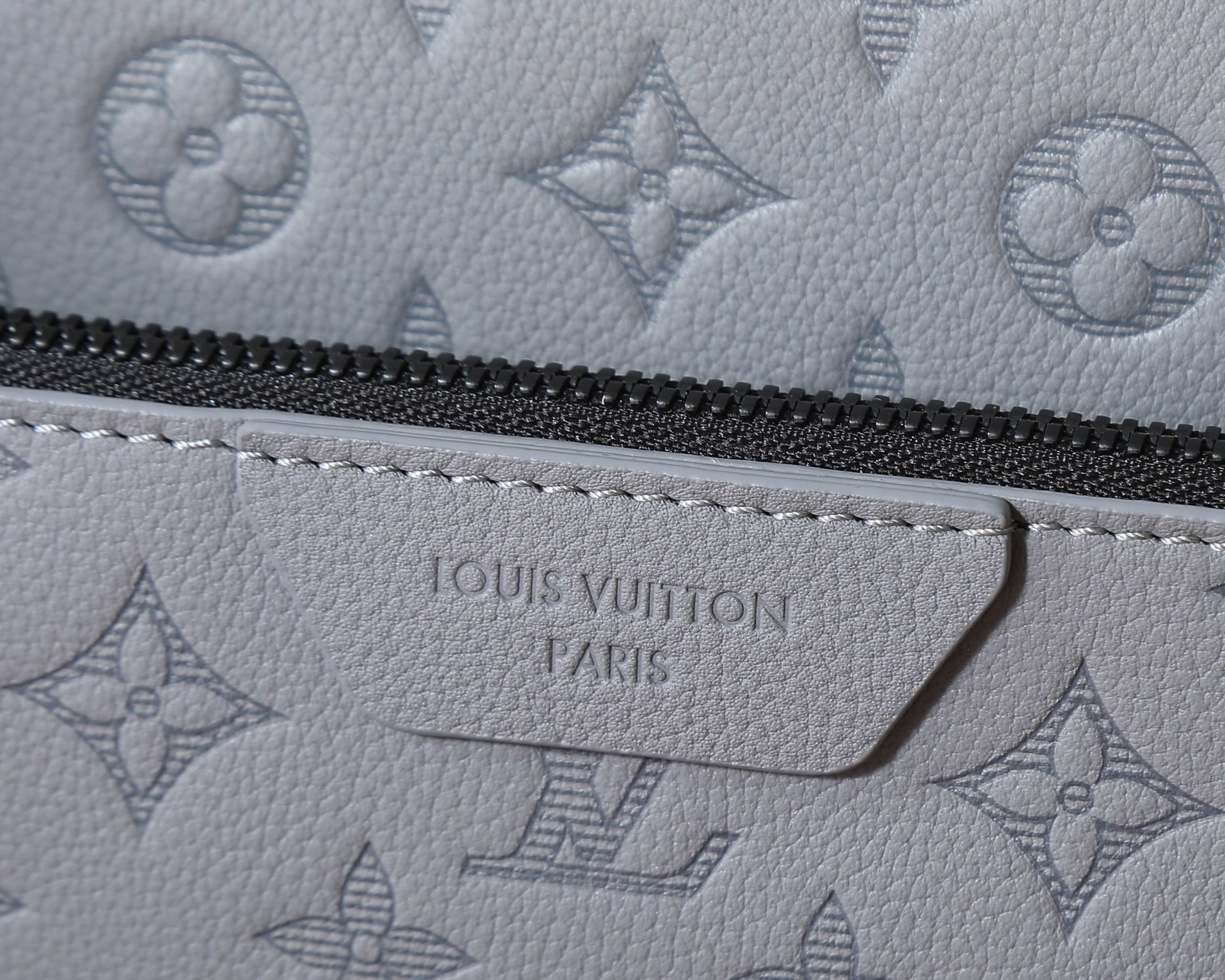 Louis Vuitton Messenger Bag M27185