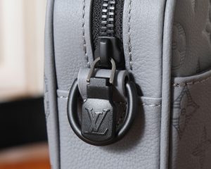Louis Vuitton Messenger Bag M27185