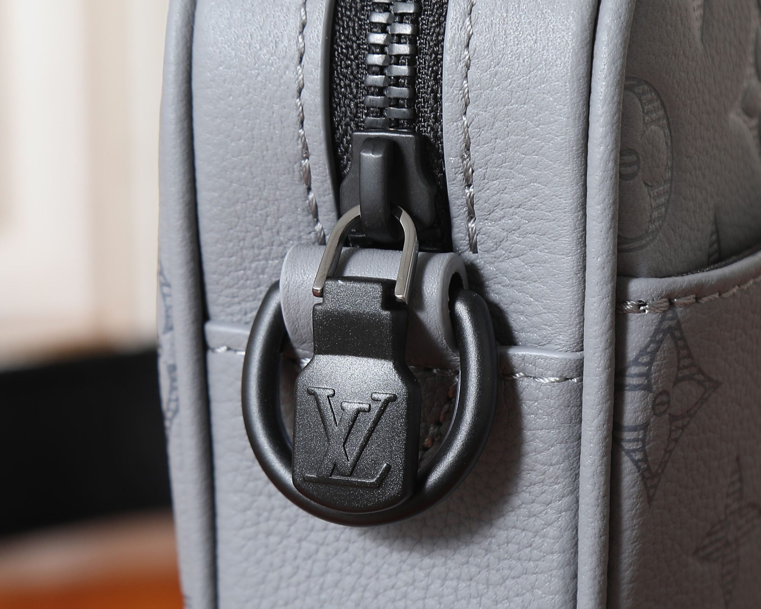 Louis Vuitton Messenger Bag M27185