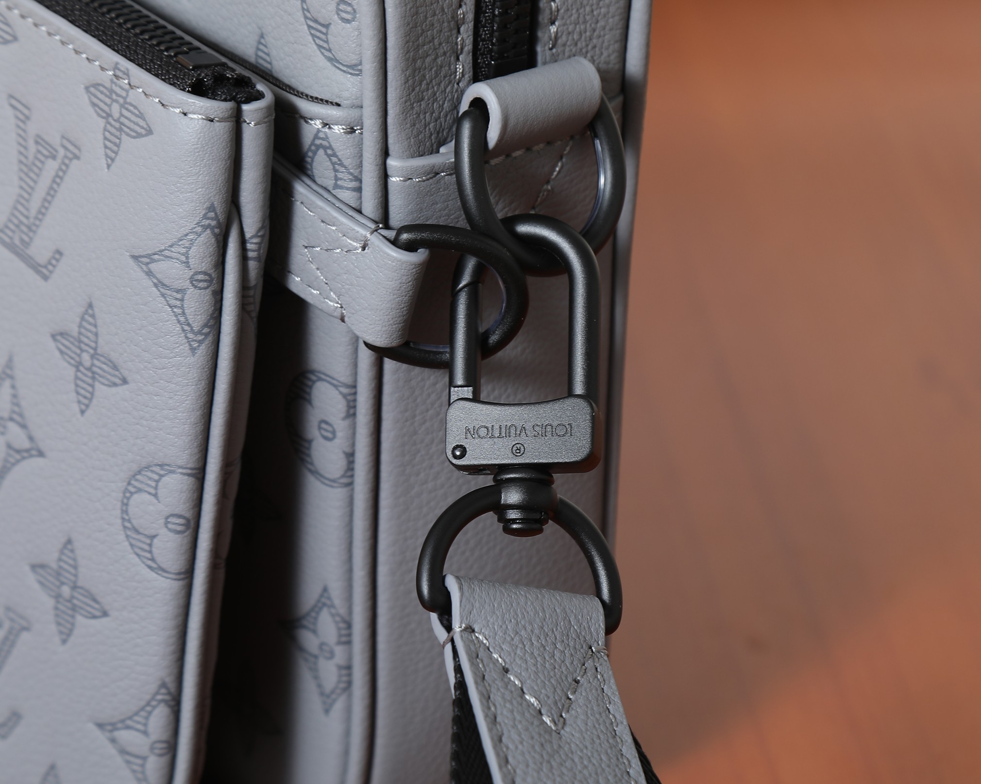 Louis Vuitton Messenger Bag M27185