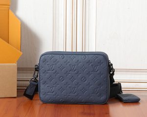 Louis Vuitton Messenger Bag M27925