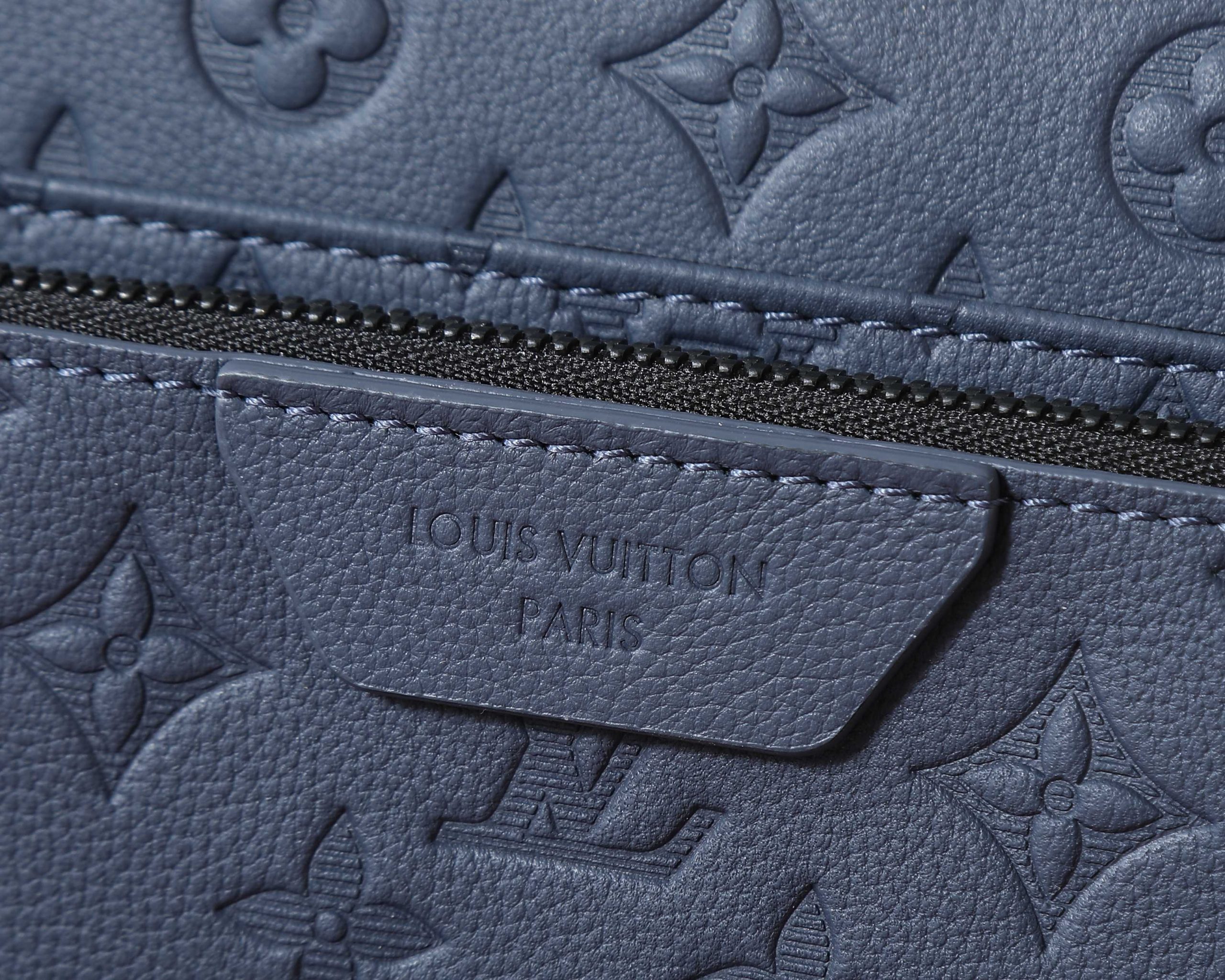 Louis Vuitton Messenger Bag M27925