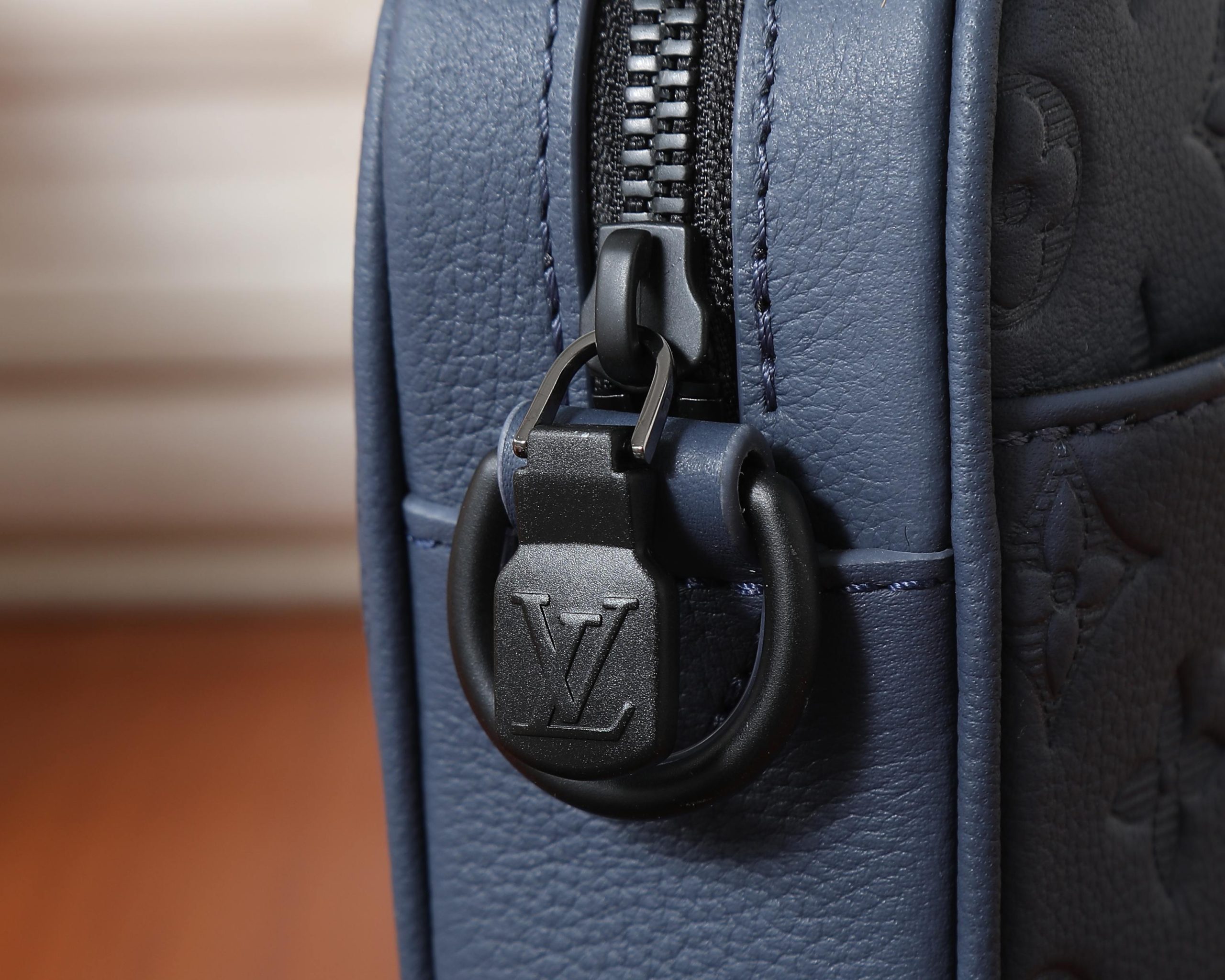 Louis Vuitton Messenger Bag M27925