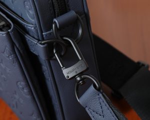 Louis Vuitton Messenger Bag M27925